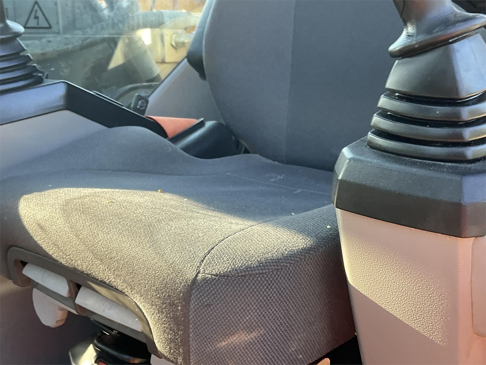 2020 VOLVO Excavator EC220EL