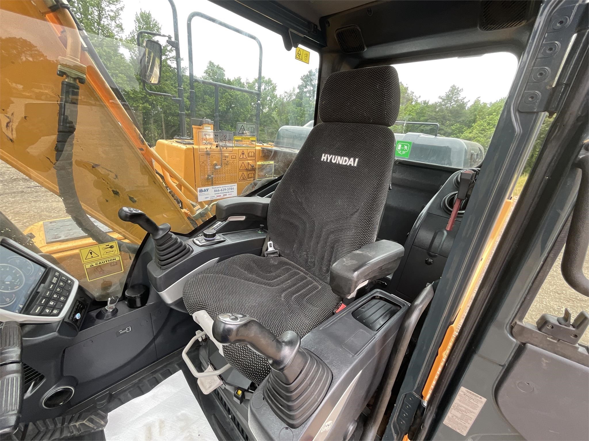 2017 HYUNDAI Excavator HX160L