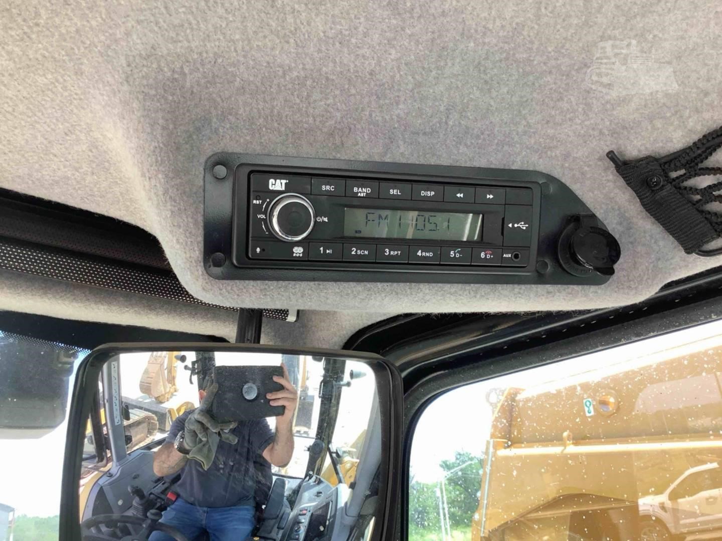 2021 Caterpillar 420 XE Backhoe Loader